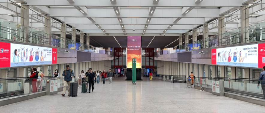 北京首都机场GTC连廊超级双屏媒体